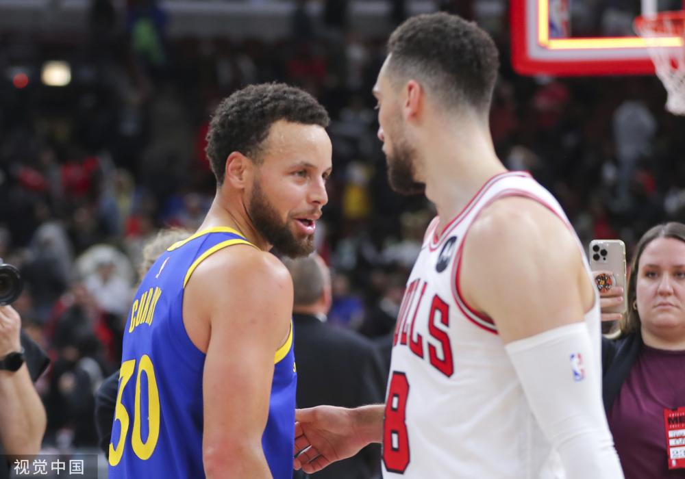 队的战术执 队的战术执