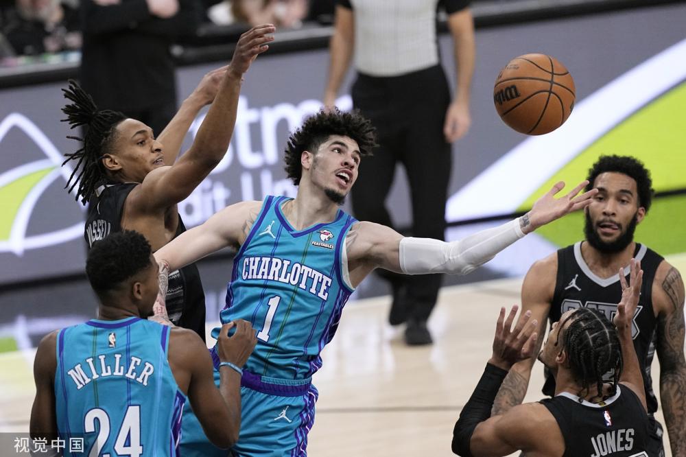 凭借丰富的 凭借丰富的