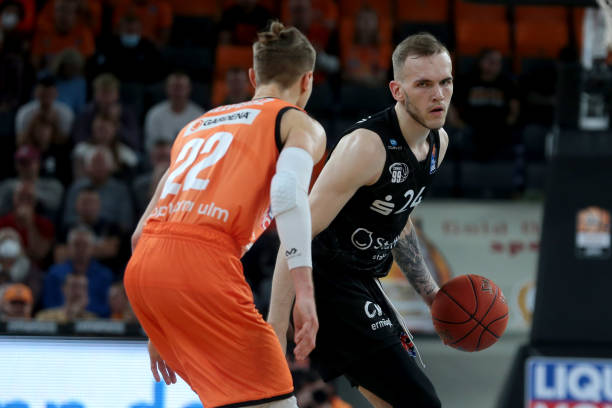 联的比赛中 联的比赛中